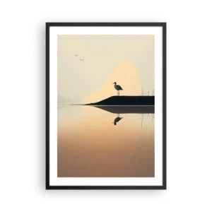 Póster en marco negro - Una cigüeña parada en la orilla de un lago con su reflejo en el agua. - 50x70cm - Un caballero en el lago - Decoración de pared moderna para salón y dormitorio ARTTOR
