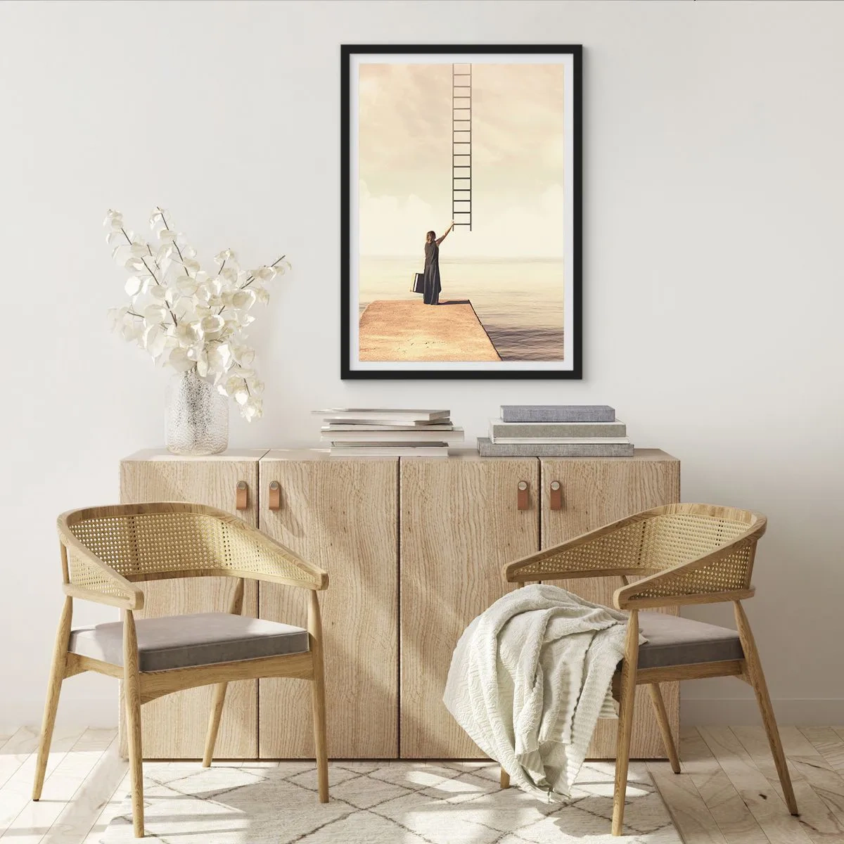 Póster en marco negro - Una mujer en un muelle alcanzando una escalera que conduce al cielo. - 50x70cm - Un viaje mágico - Decoración de pared moderna para salón y dormitorio ARTTOR