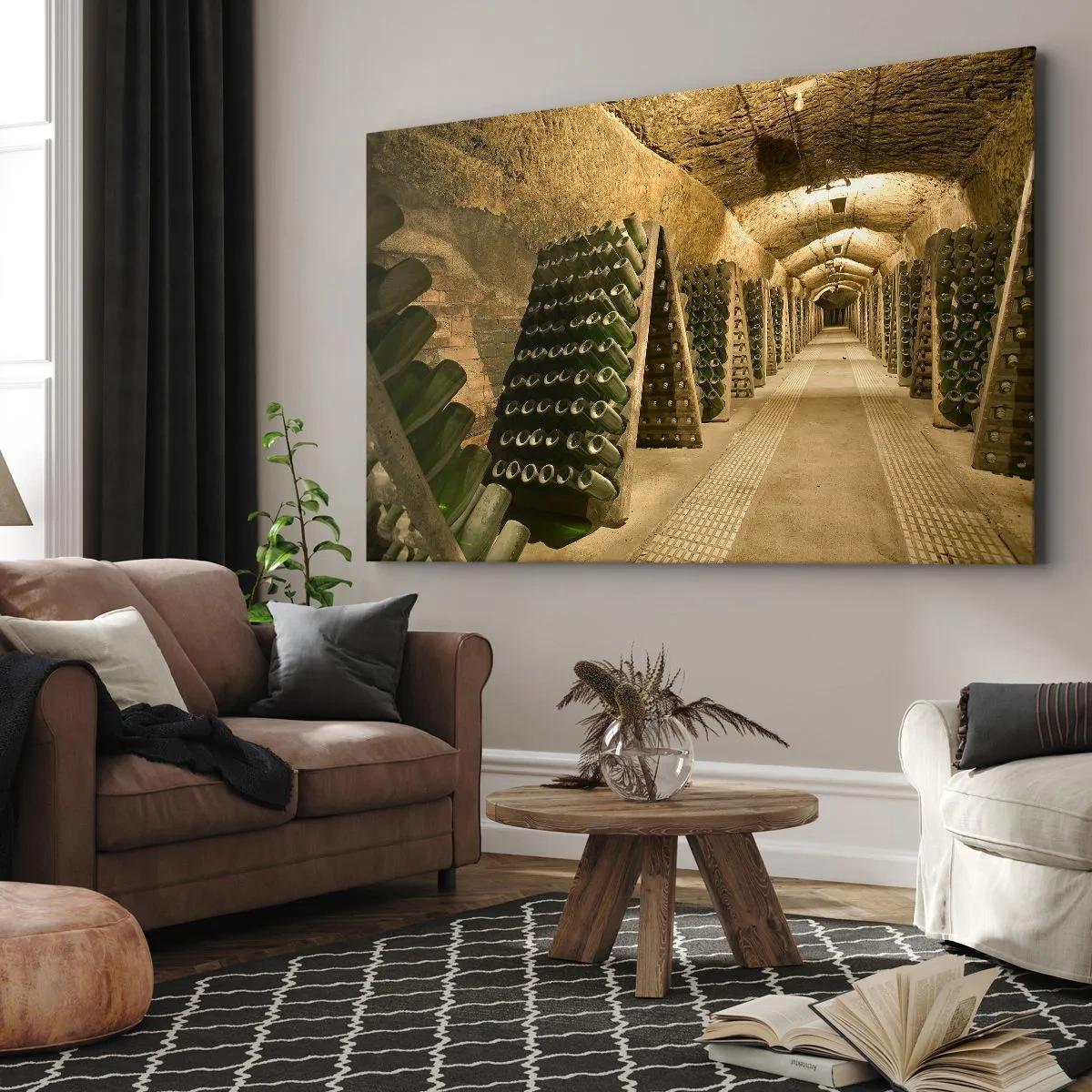 Cuadro sobre lienzo - Impresión de Imagen - Un viñedo con una bodega llena de botellas de vino expuestas en estantes de madera. - 70x50cm - El nacimiento del gusto - Decoración de pared moderna para salón y dormitorio ARTTOR
