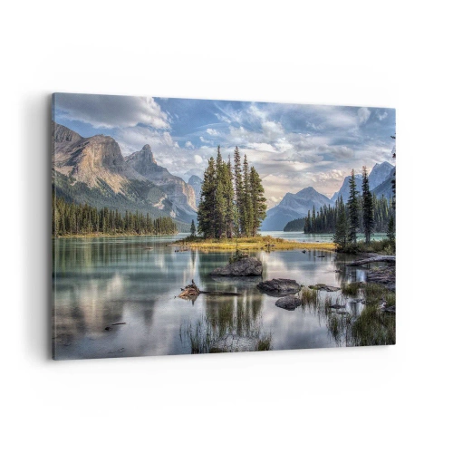 Cuadro sobre lienzo - Impresión de Imagen - Un paisaje de montaña con una isla rodeada por un lago tranquilo. - 120x80cm - Sobre el agua cristalina... - Decoración de pared moderna para salón y dormitorio ARTTOR