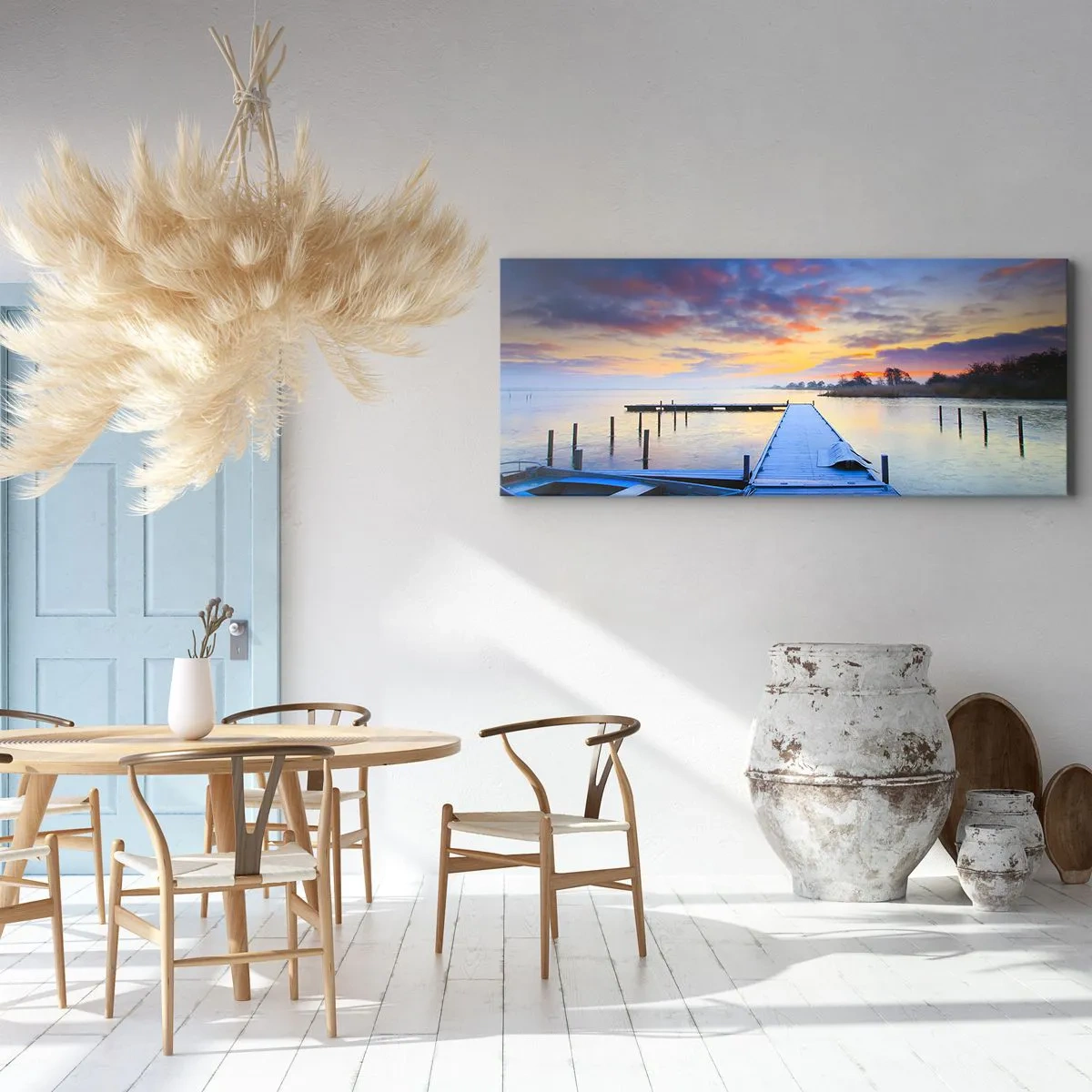 Cuadro sobre lienzo - Impresión de Imagen - Un embarcadero junto al lago al atardecer con un barco en la orilla. - 140x50cm - Calma púrpura y dorada - Decoración de pared moderna para salón y dormitorio ARTTOR