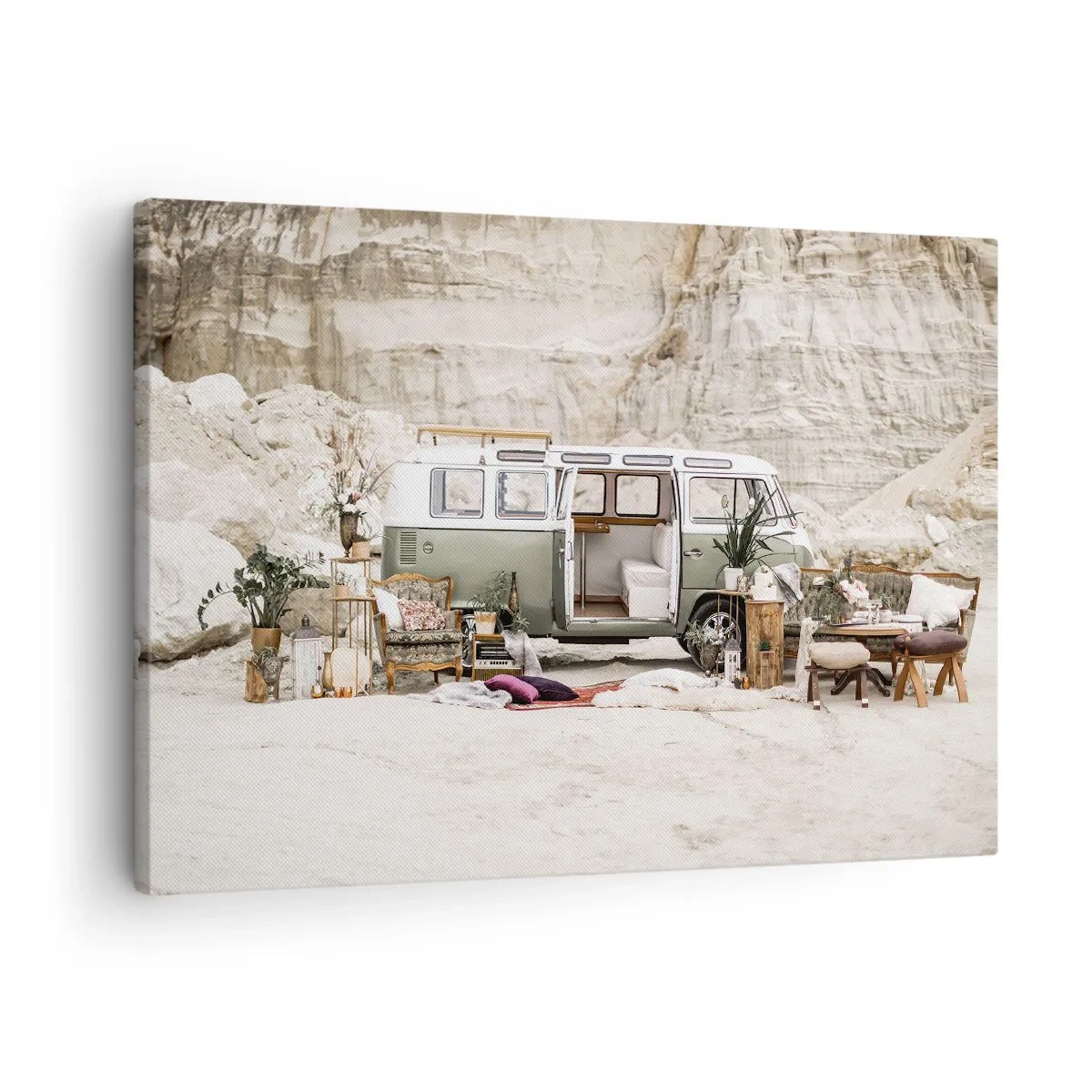 Cuadro sobre lienzo - Impresión de Imagen - Una caravana retro con diseño boho frente a un paisaje rocoso. - 70x50cm - Hora de empezar el viaje - Decoración de pared moderna para salón y dormitorio ARTTOR