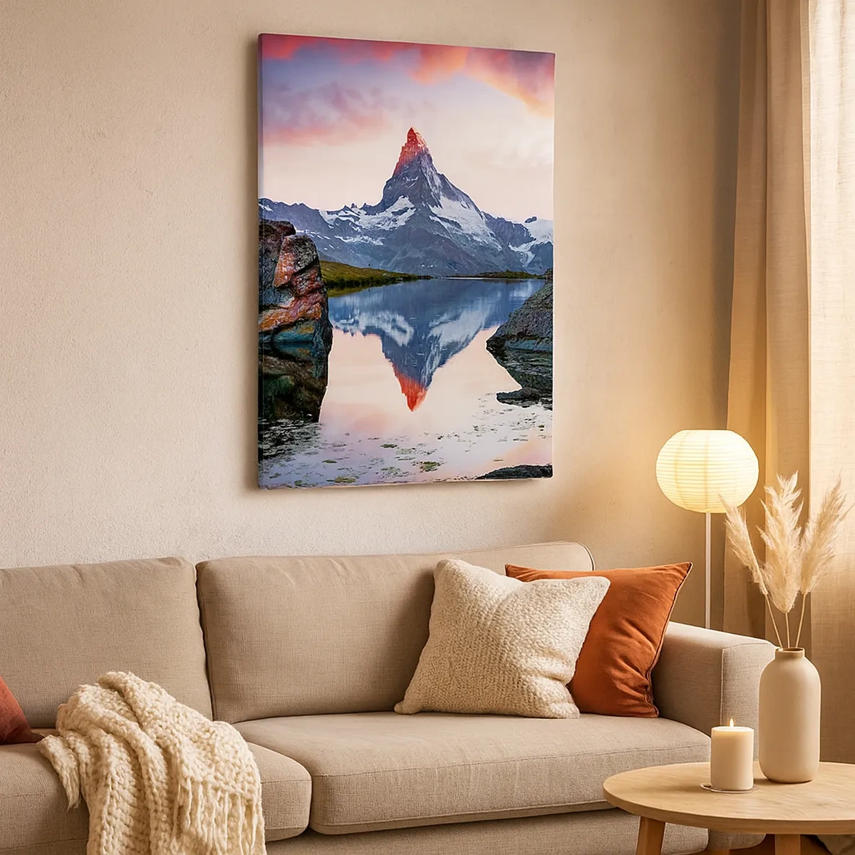 Cuadro sobre lienzo - Impresión de Imagen - Un pico de montaña reflejado en un lago al atardecer. - 50x70cm - El corazón de las montañas arde - Decoración de pared moderna para salón y dormitorio ARTTOR