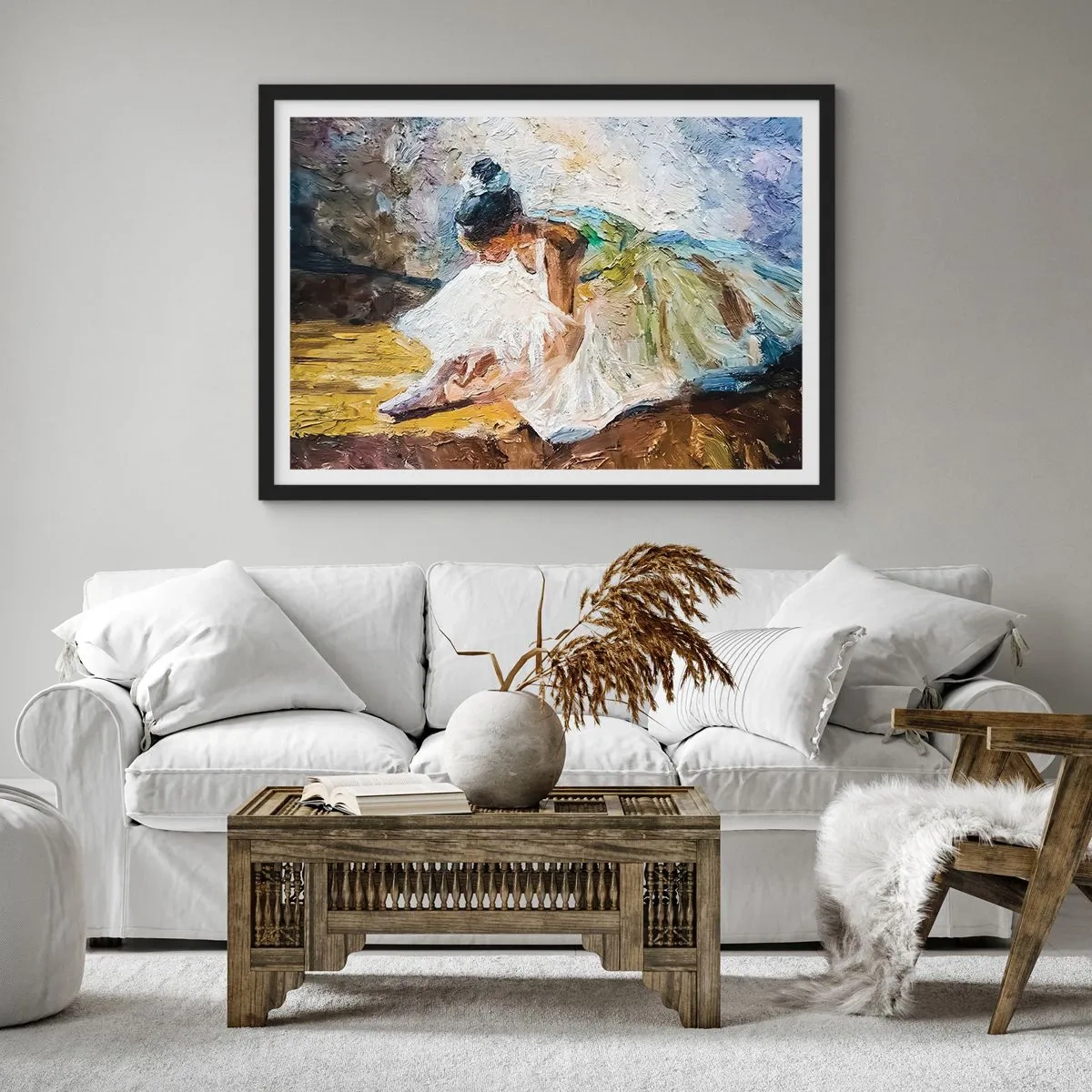 Póster en marco negro - Una bailarina con un vestido blanco de estilo pictórico sobre un fondo impresionista. - 70x50cm - De un cuadro de Degas - Decoración de pared moderna para salón y dormitorio ARTTOR