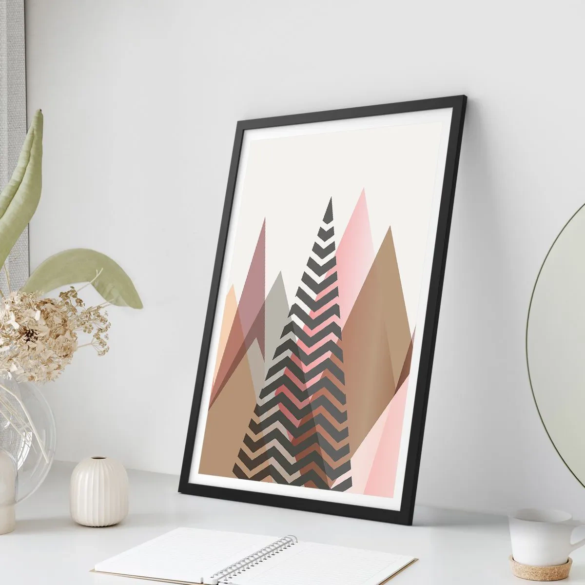 Póster en marco negro - Montañas geométricas en tonos pastel con efecto de capas. - 50x70cm - Una visión piramidal - Decoración de pared moderna para salón y dormitorio ARTTOR