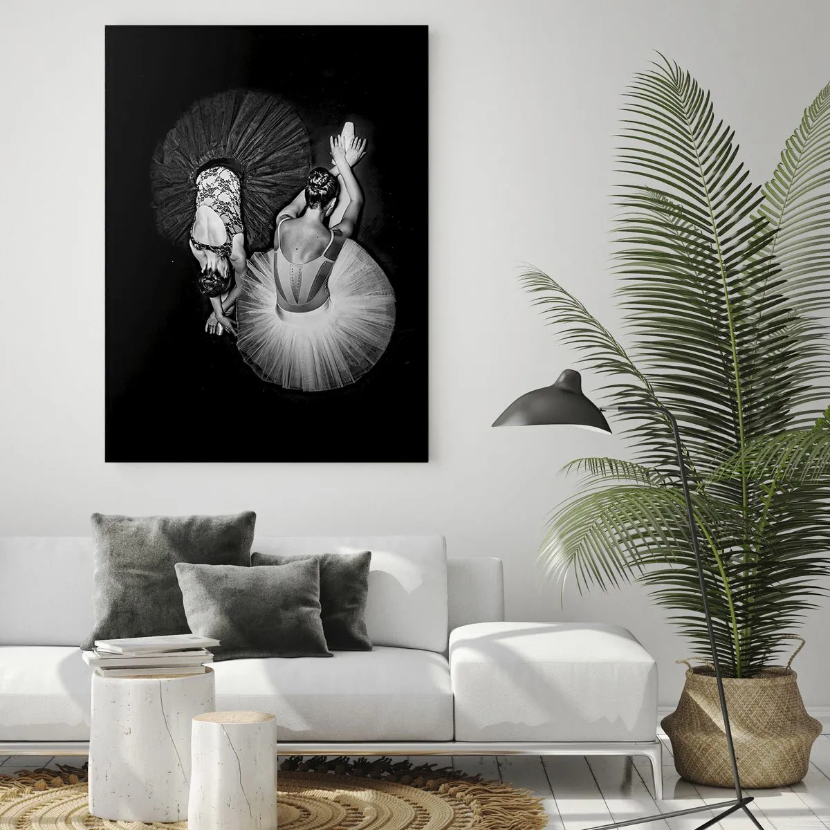 Cuadro sobre vidrio - Impresiones sobre Vidrio - Dos bailarinas en pose de descanso con tutús blancos y negros. - 50x70cm - Yin y yang: el equilibrio perfecto - Decoración de pared moderna para salón y dormitorio ARTTOR