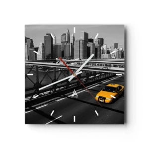 Reloj de pared - Reloj de vidrio - Taxi amarillo en un puente con vistas al horizonte de Nueva York - 30x30cm - El color de la gran ciudad - Decoración de pared moderna para salón y dormitorio ARTTOR