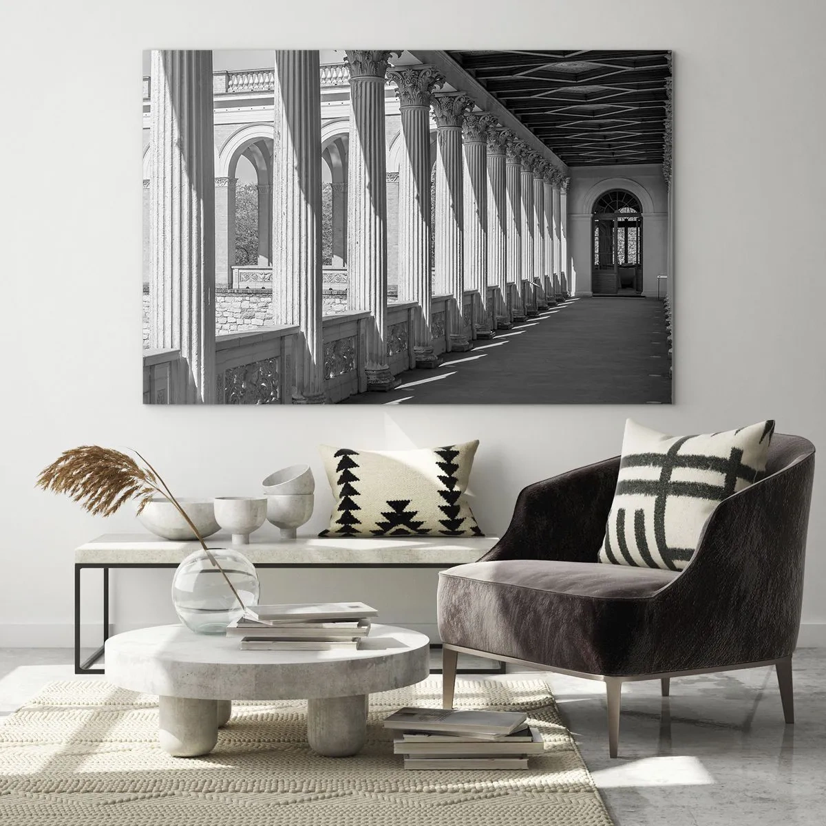 Cuadro sobre vidrio - Impresiones sobre Vidrio - Una columnata en blanco y negro con un juego rítmico de luces y sombras. - 70x50cm - Galería soleada - Decoración de pared moderna para salón y dormitorio ARTTOR
