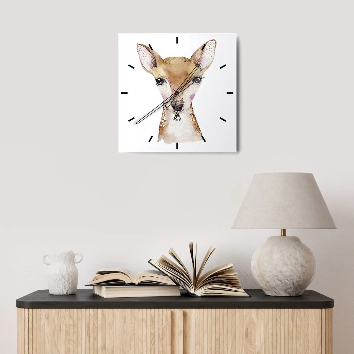 Reloj de pared - Reloj de vidrio - Retrato en acuarela de un corzo joven sobre un fondo blanco - 30x30cm - La naturaleza de la inocencia - Decoración de pared moderna para salón y dormitorio ARTTOR