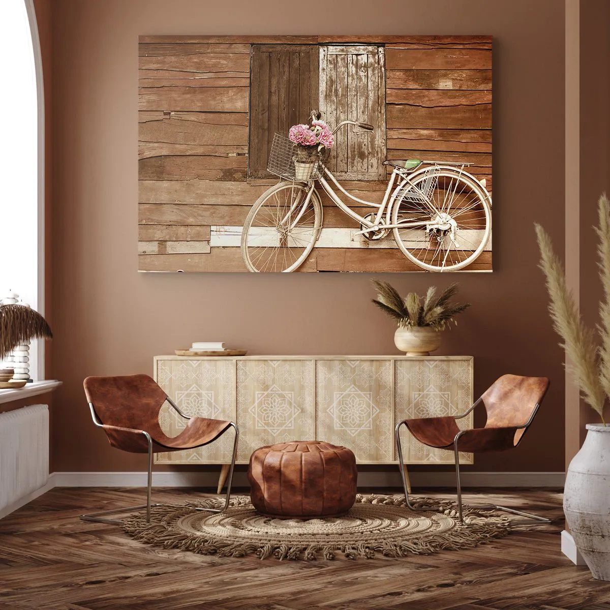 Cuadro sobre lienzo - Impresión de Imagen - Una bicicleta con una cesta llena de rosas contra una pared de madera. - 70x50cm - Ahora mismo vuelvo - Decoración de pared moderna para salón y dormitorio ARTTOR