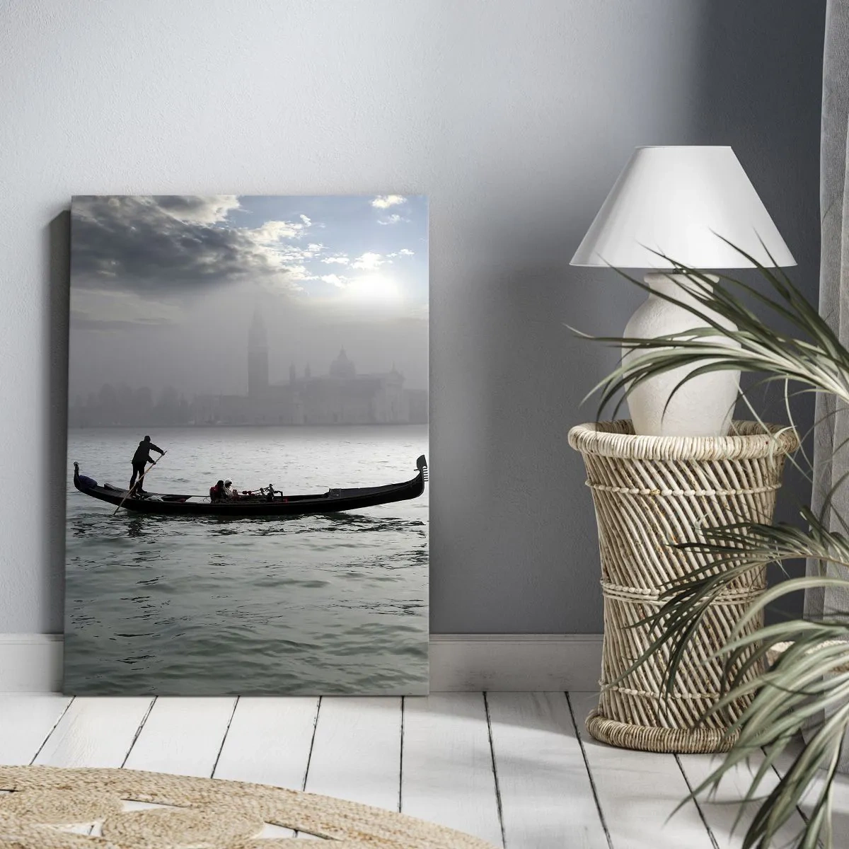 Cuadro sobre lienzo - Impresión de Imagen - Una góndola se desliza por las aguas de Venecia en una mañana brumosa, con vistas a la ciudad. - 50x70cm - Una fabulosa ciudad de agua y niebla - Decoración de pared moderna para salón y dormitorio ARTTOR