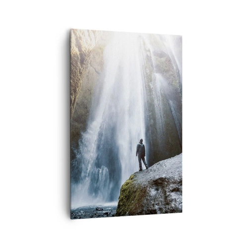 Cuadro sobre lienzo - Impresión de Imagen - Una figura con el telón de fondo de una majestuosa cascada en un desfiladero rocoso. - 80x120cm - Impresionante vista - Decoración de pared moderna para salón y dormitorio ARTTOR