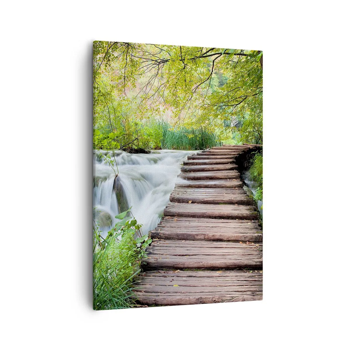Cuadro sobre lienzo - Impresión de Imagen - Un puente de madera sobre una cascada rodeado de un exuberante bosque verde. - 50x70cm - No es agua silenciosa en absoluto - Decoración de pared moderna para salón y dormitorio ARTTOR