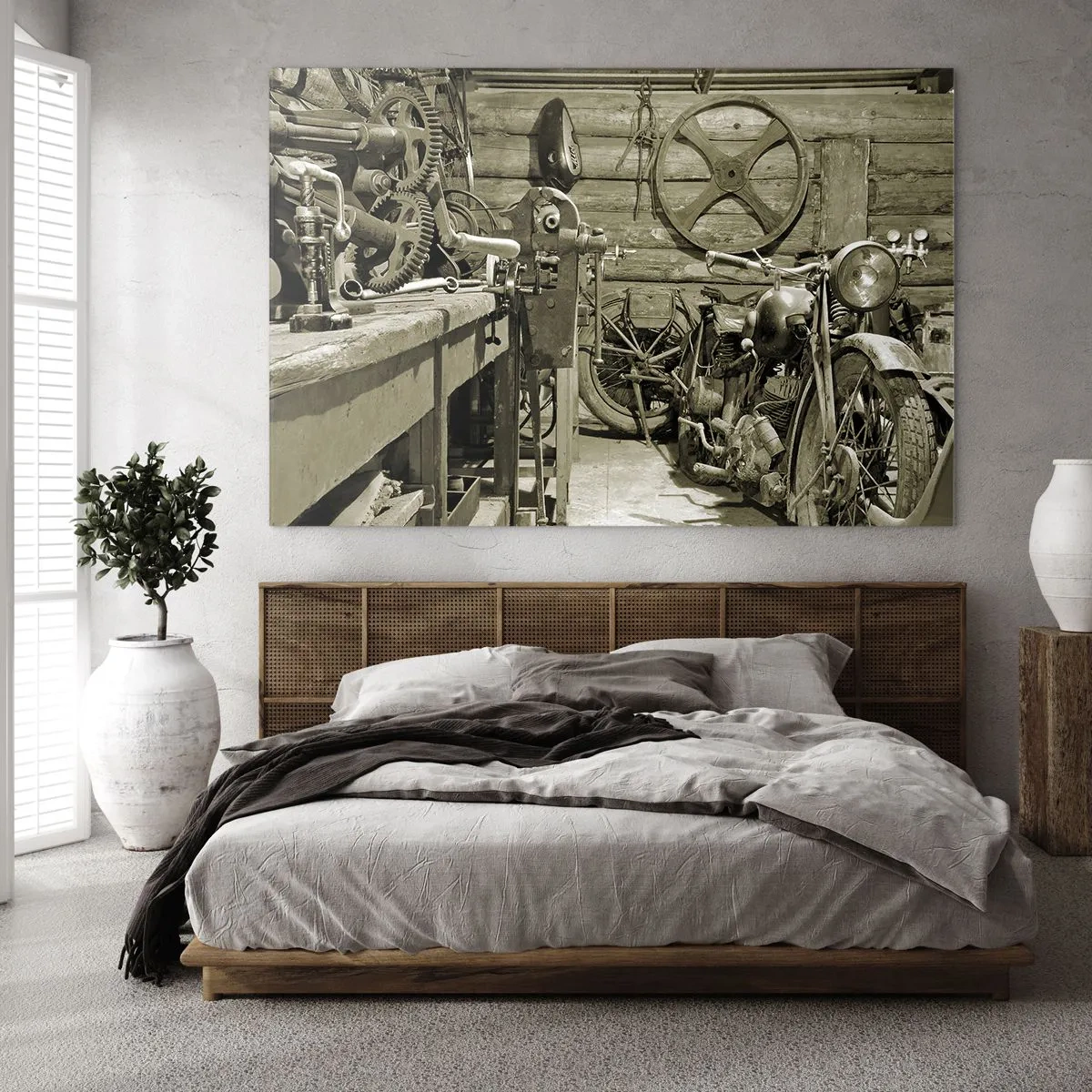 Cuadro sobre vidrio - Impresiones sobre Vidrio - Un taller con herramientas antiguas y una motocicleta vieja. - 70x50cm - En el trastero del abuelo - Decoración de pared moderna para salón y dormitorio ARTTOR