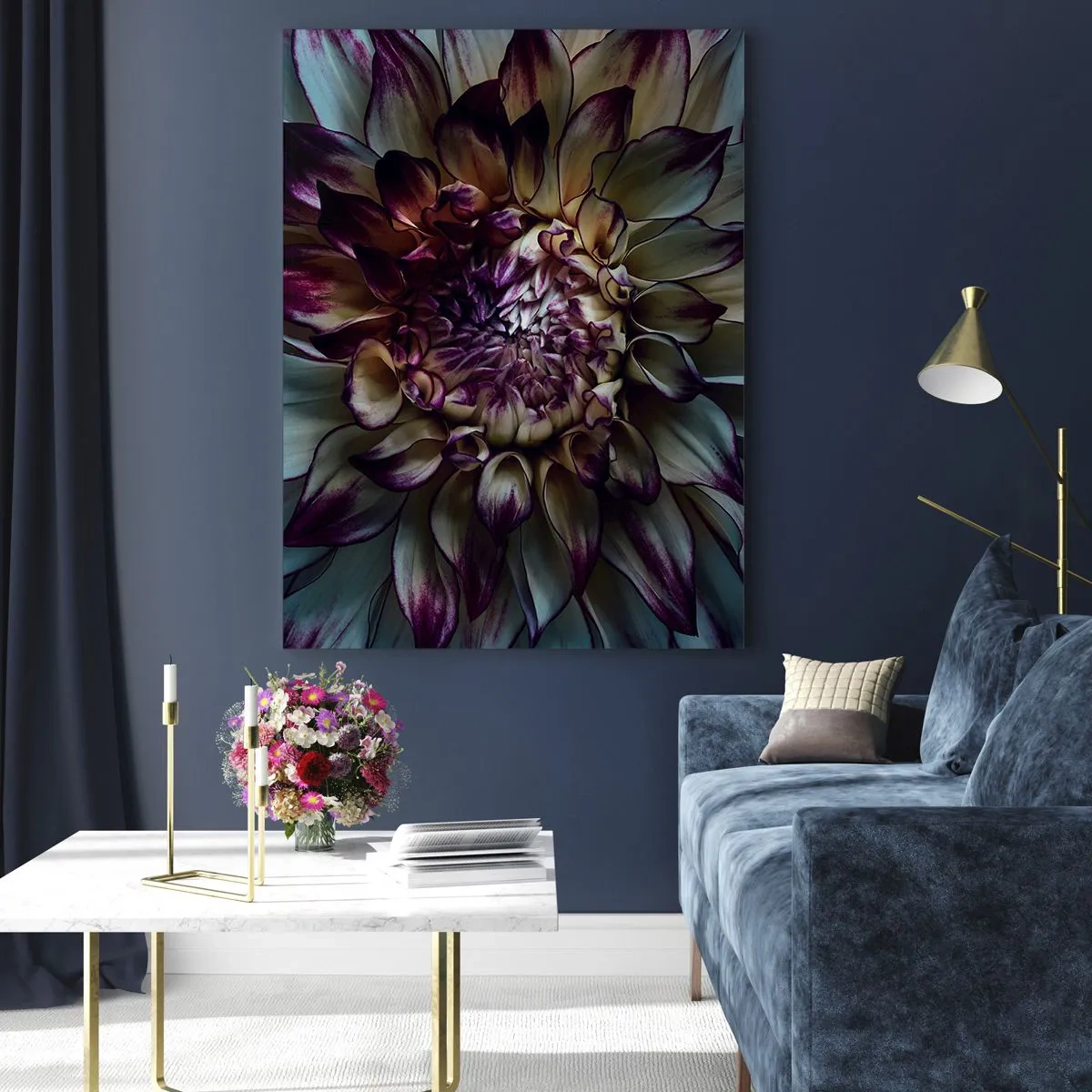 Cuadro sobre vidrio - Impresiones sobre Vidrio - Primer plano de una flor de dalia en tonos oscuros. - 70x100cm - El florecimiento de la hermosura - Decoración de pared moderna para salón y dormitorio ARTTOR