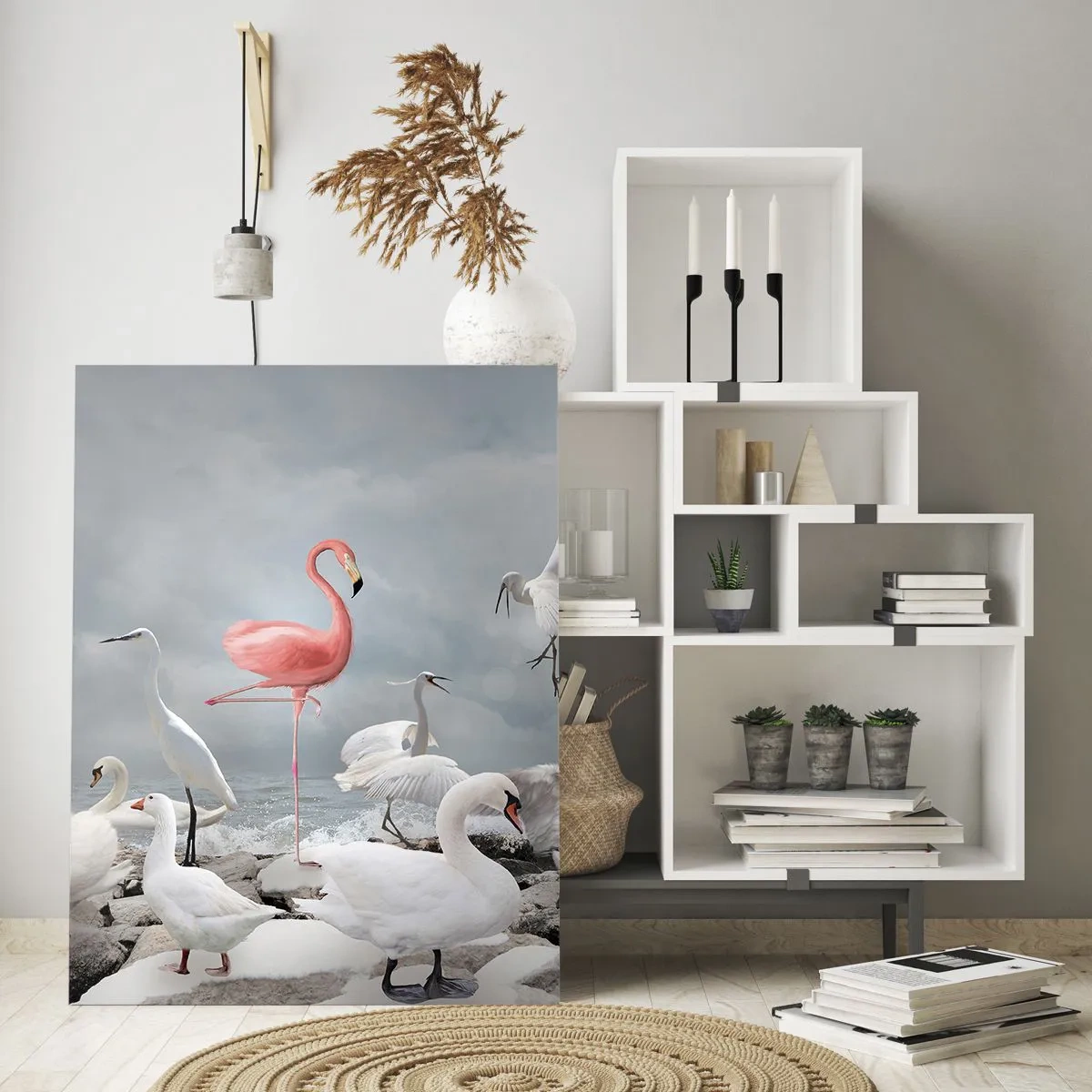 Cuadro sobre vidrio - Impresiones sobre Vidrio - Un flamenco rosado entre cisnes blancos con el fondo de un lago. - 70x100cm - ¿De dónde vengo? - Decoración de pared moderna para salón y dormitorio ARTTOR
