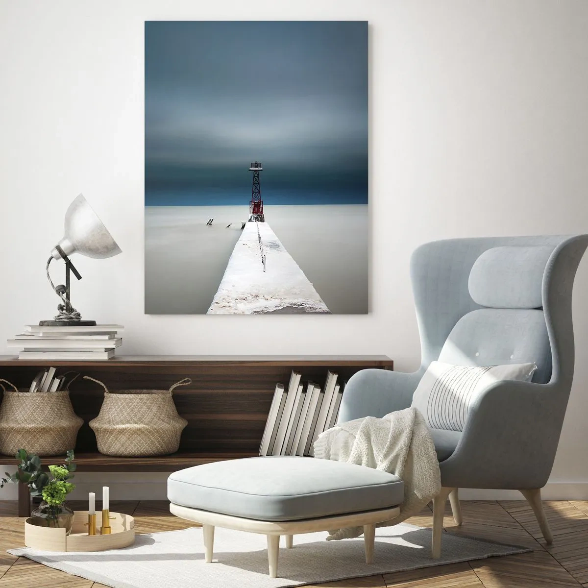 Cuadro sobre vidrio - Impresiones sobre Vidrio - Un faro al final de un muelle de hormigón en un paisaje desolado - 70x100cm - Encuentro con la inmensidad - Decoración de pared moderna para salón y dormitorio ARTTOR