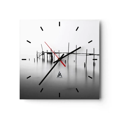 Reloj de pared - Reloj de vidrio - Un embarcadero en blanco y negro inmerso en un paisaje brumoso. - 30x30cm - ¿Y si no hay mundo? - Decoración de pared moderna para salón y dormitorio ARTTOR