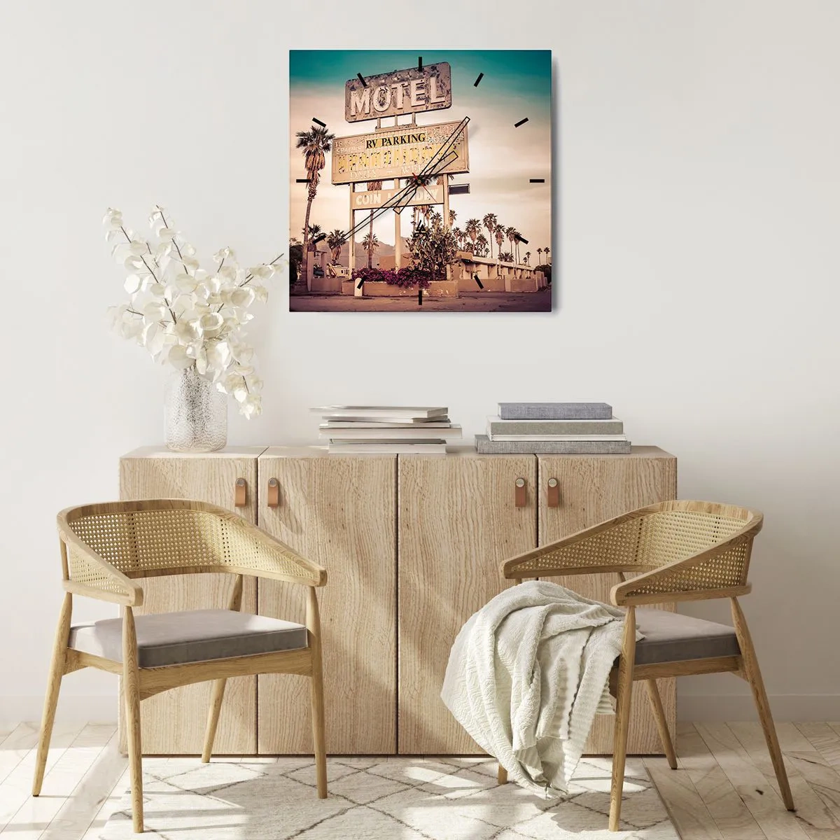 Reloj de pared - Reloj de vidrio - Letrero de motel retro rodeado de palmeras - 30x30cm - El tiempo se detuvo - Decoración de pared moderna para salón y dormitorio ARTTOR