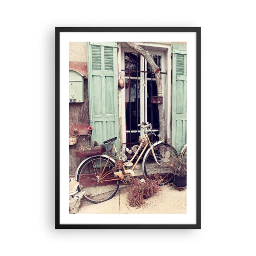 Póster en marco negro - Una bicicleta vieja delante de unas contraventanas verdes de madera. - 50x70cm - La vida rural - Decoración de pared moderna para salón y dormitorio ARTTOR