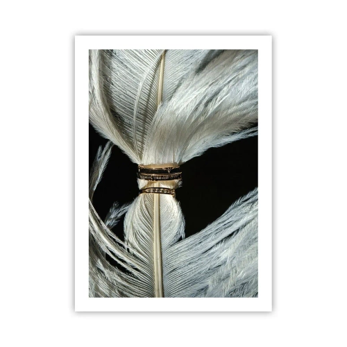 Póster - Primer plano de plumas blancas atadas con una cinta dorada. - 50x70cm - ...y no te dejaré.... - Decoración de pared moderna para salón y dormitorio ARTTOR