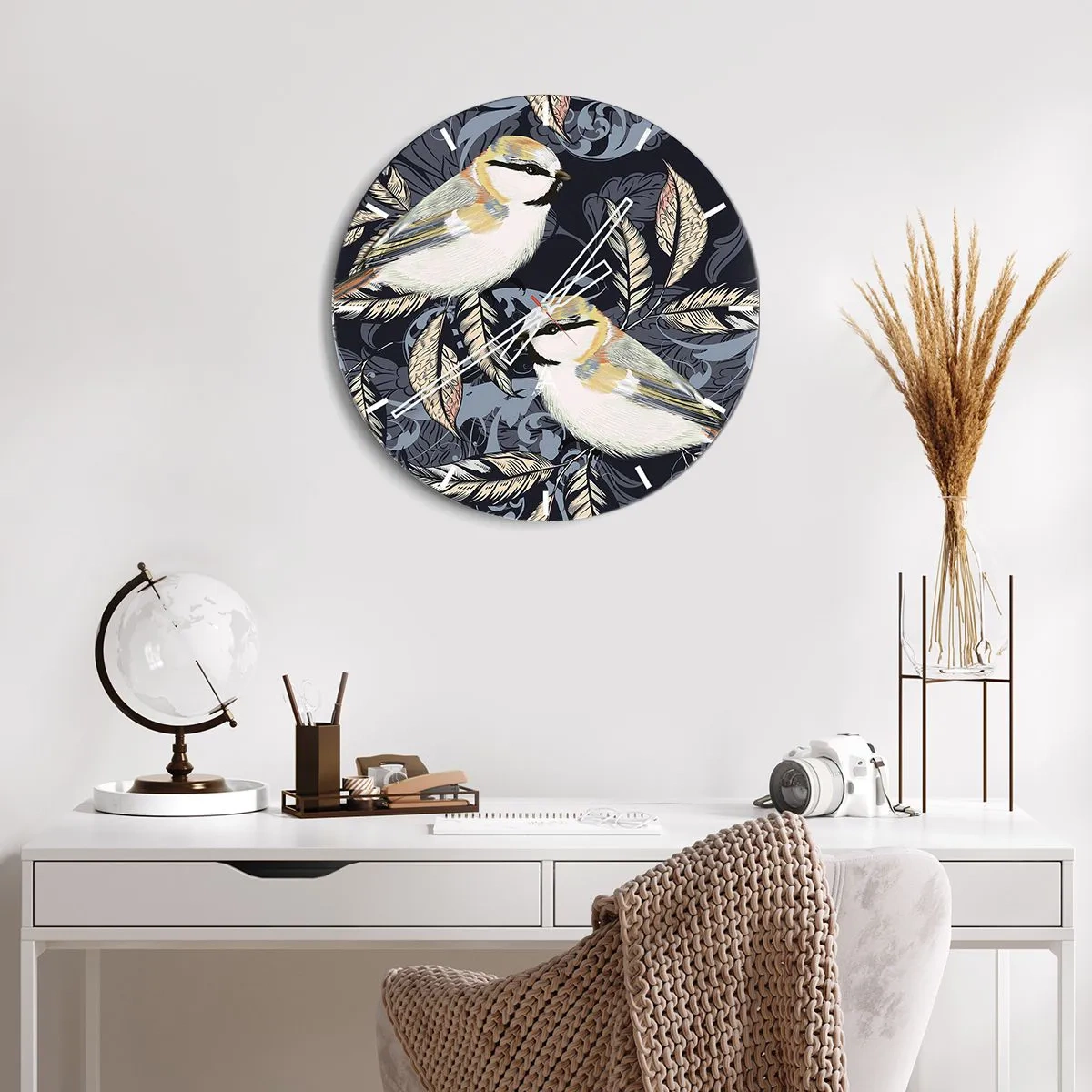Reloj de pared - Reloj de vidrio - Ilustración de dos pájaros sobre un fondo de hojas decorativas. - 30x30cm - En la copa del árbol - Decoración de pared moderna para salón, cocina y dormitorio ARTTOR