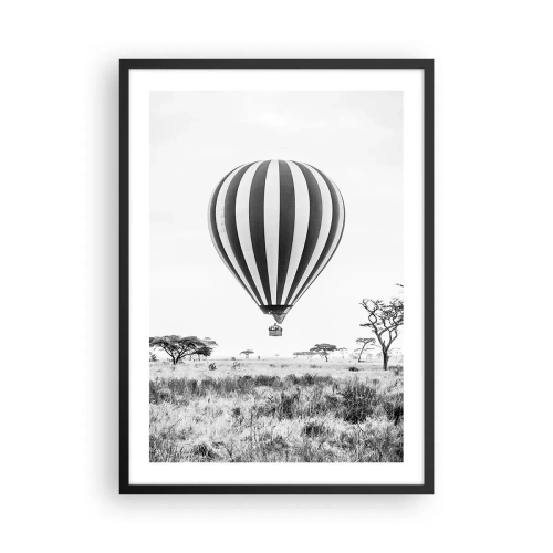Póster en marco negro - Un globo aerostático flotando sobre la sabana en blanco y negro. - 50x70cm - Sobre la sabana - Decoración de pared moderna para salón y dormitorio ARTTOR