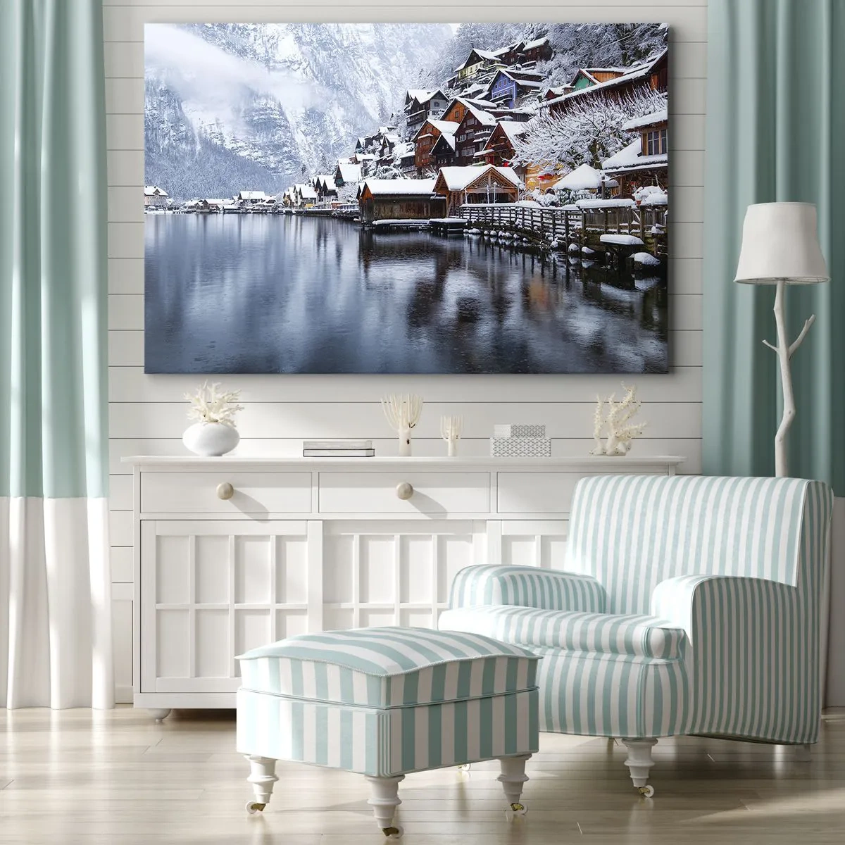 Cuadro sobre lienzo - Impresión de Imagen - Vista invernal de un pueblo de montaña junto al lago. - 70x50cm - En un decorado de invierno - Decoración de pared moderna para salón y dormitorio ARTTOR