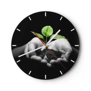Reloj de pared - Reloj de vidrio - Un brote verde sostenido en las manos sobre un fondo negro. - 30x30cm - Amo la naturaleza, la protejo - Decoración de pared moderna para salón, cocina y dormitorio ARTTOR