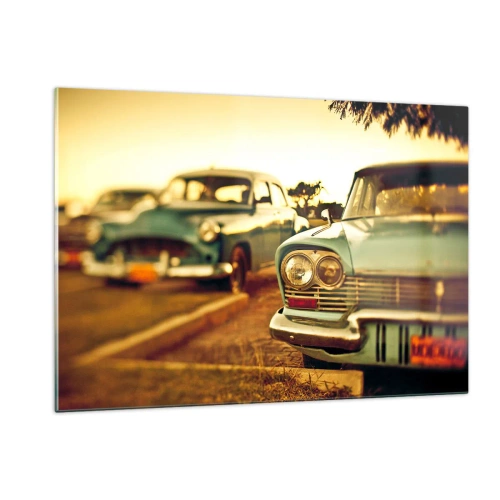 Cuadro sobre vidrio - Impresiones sobre Vidrio - Coches retro bajo la cálida luz del atardecer - 120x80cm - A la espera del futuro - Decoración de pared moderna para salón y dormitorio ARTTOR