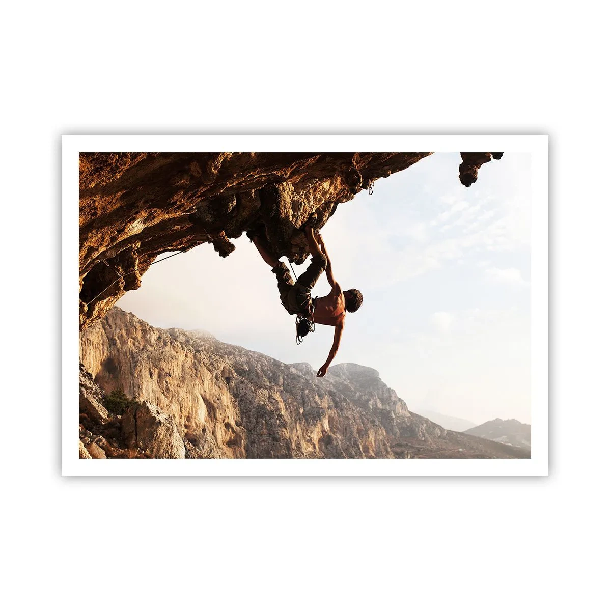 Póster - Un escalador en un acantilado escarpado en las montañas bajo el sol. - 100x70cm - Un mundo en la roca - Decoración de pared moderna para salón y dormitorio ARTTOR