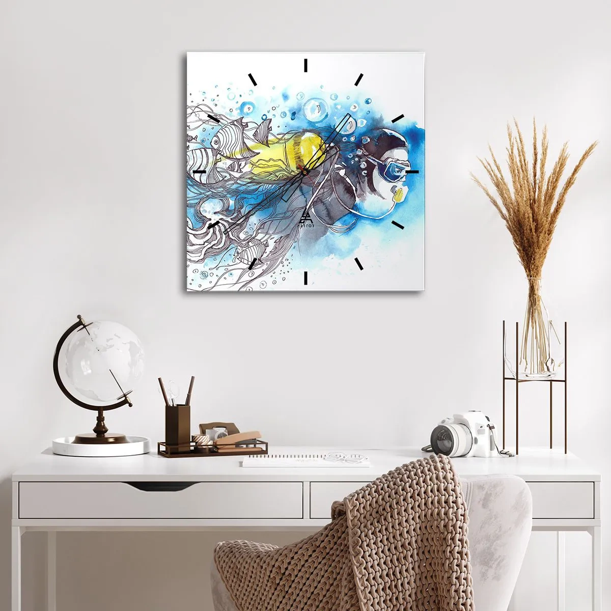 Reloj de pared - Reloj de vidrio - Escena submarina con un buceador y peces exóticos. - 30x30cm - Sumergirse en lo desconocido - Decoración de pared moderna para salón y dormitorio ARTTOR