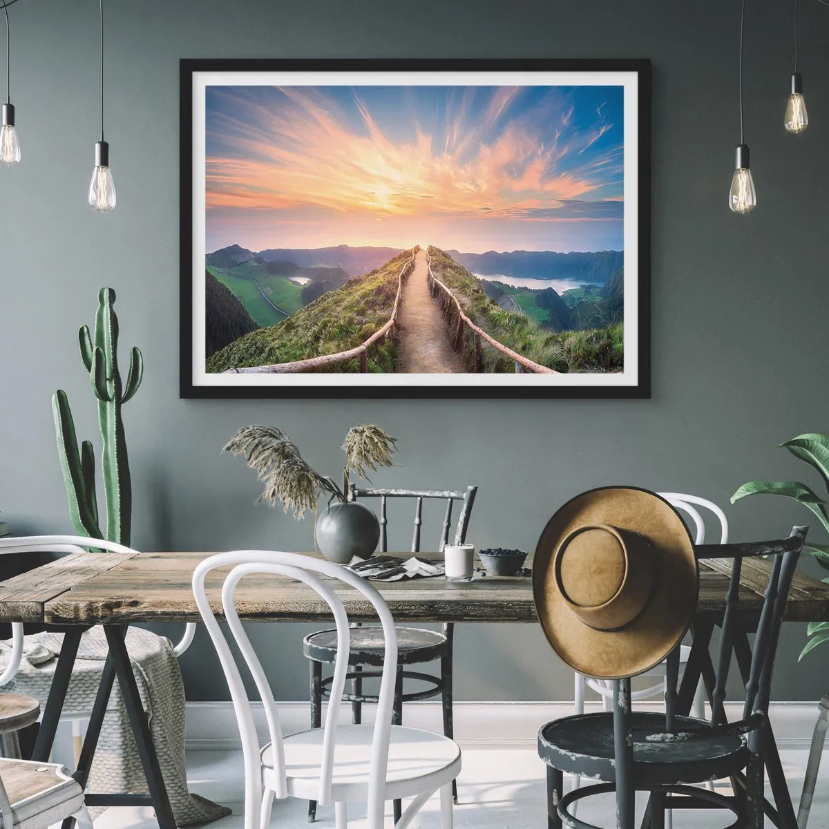 Póster en marco negro - Un pintoresco sendero en una colina con vista al atardecer. - 70x50cm - Cerca del cielo - Decoración de pared moderna para salón y dormitorio ARTTOR