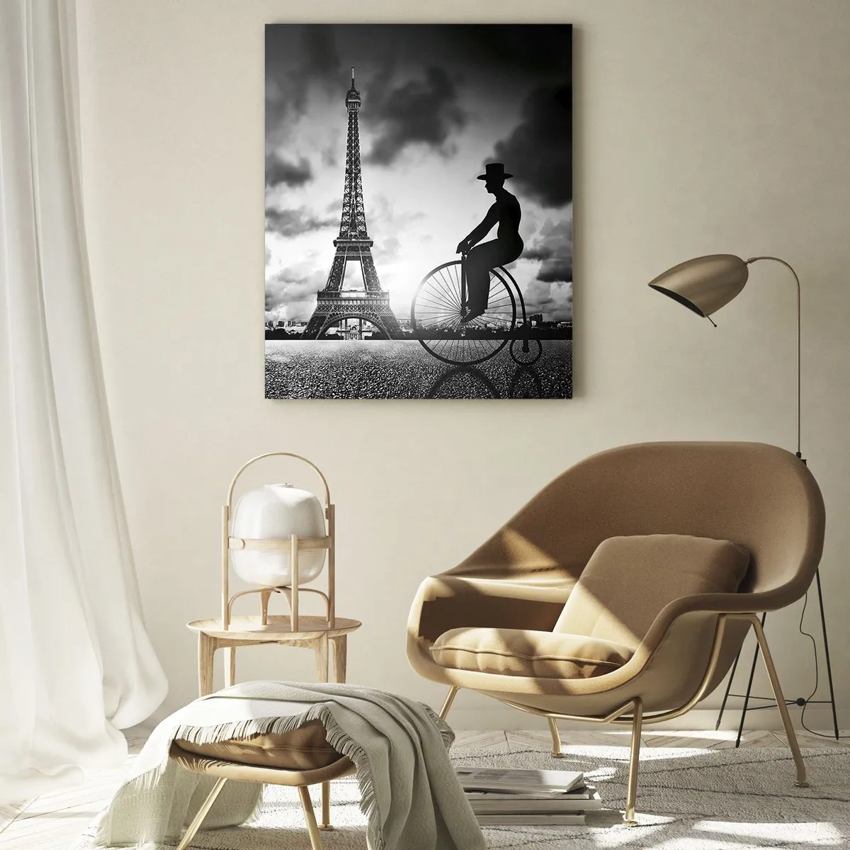 Cuadro sobre vidrio - Impresiones sobre Vidrio - Imagen en blanco y negro de una bicicleta retro con la Torre Eiffel al fondo. - 80x120cm - Añoranza de la Belle Epoque - Decoración de pared moderna para salón y dormitorio ARTTOR