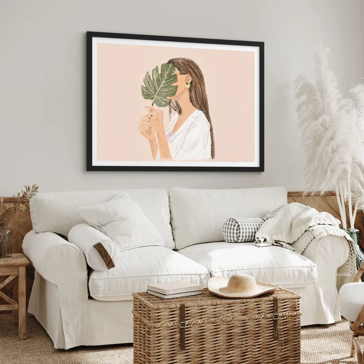 Póster en marco negro - Retrato de una mujer con una hoja de monstera sobre un fondo beige. - 70x50cm - Retrato misterioso con un abanico - Decoración de pared moderna para salón y dormitorio ARTTOR