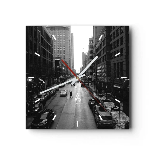 Reloj de pared - Reloj de vidrio - Una calle en blanco y negro en el centro de la ciudad con coches y peatones. - 30x30cm - Un día como otro cualquiera - Decoración de pared moderna para salón y dormitorio ARTTOR