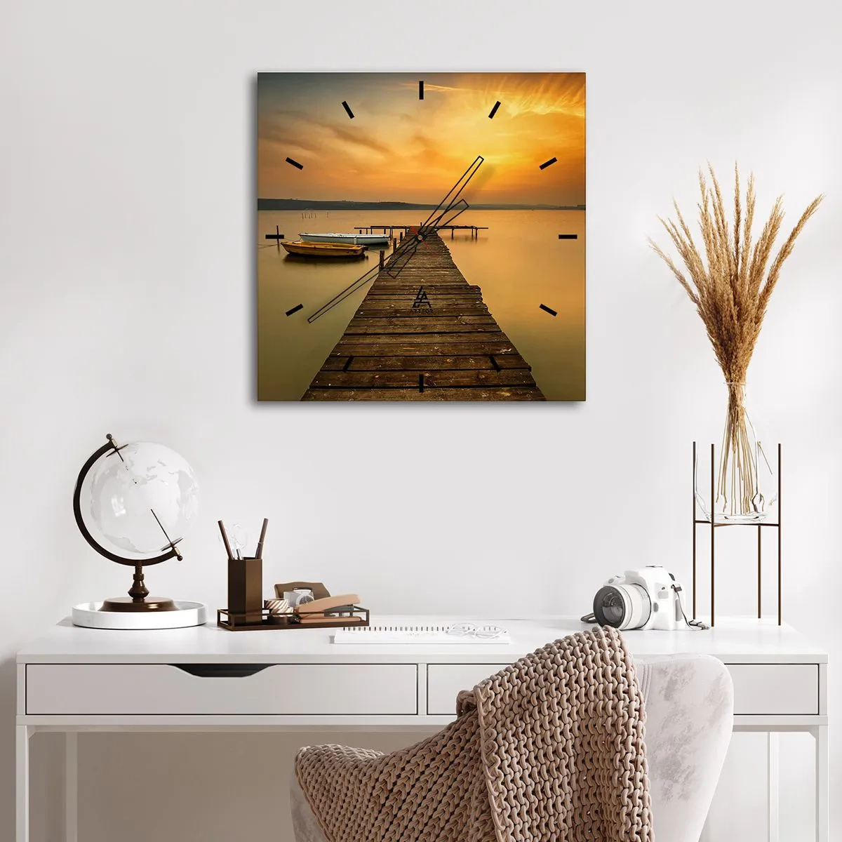 Reloj de pared - Reloj de vidrio - Muelle de madera y barcos en el lago al atardecer - 30x30cm - Abriré el cielo dorado para ti - Decoración de pared moderna para salón y dormitorio ARTTOR