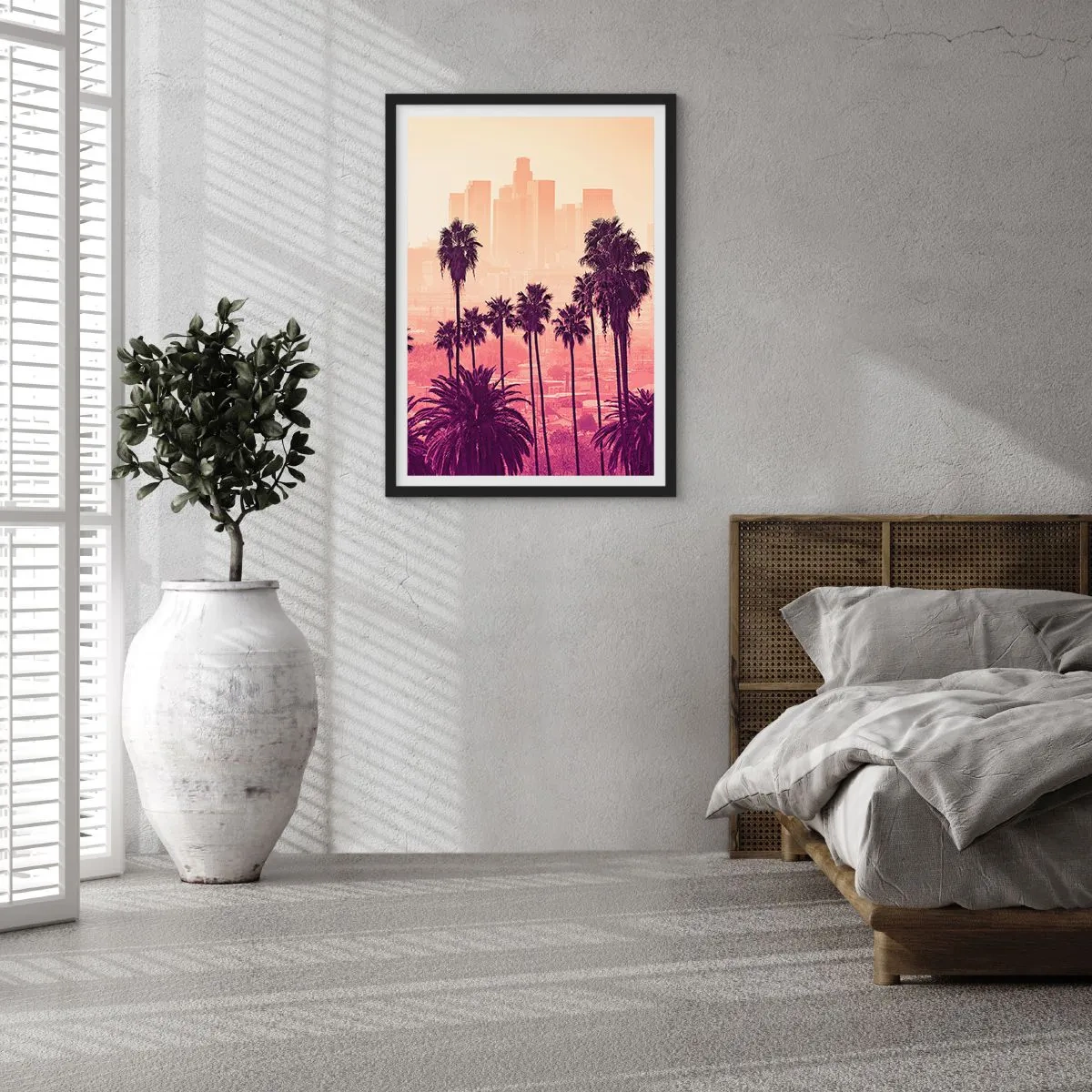 Póster en marco negro - Palmeras con la ciudad como telón de fondo al atardecer - 50x70cm - El paisaje de California - Decoración de pared moderna para salón y dormitorio ARTTOR