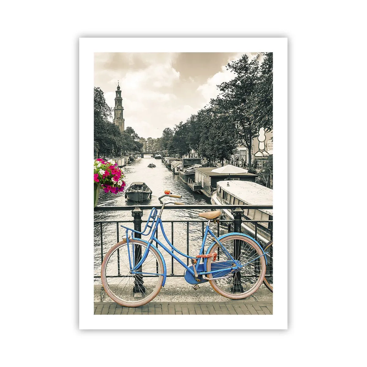 Póster - Una bicicleta azul con el telón de fondo de un canal en Ámsterdam. - 50x70cm - Los colores de una calle de Ámsterdam - Decoración de pared moderna para salón y dormitorio ARTTOR