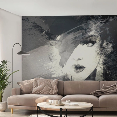 Fotomural Premium Sand - Tras un velo gris - cara de mujer, En blanco y negro, Ojos - 500x350 cm
