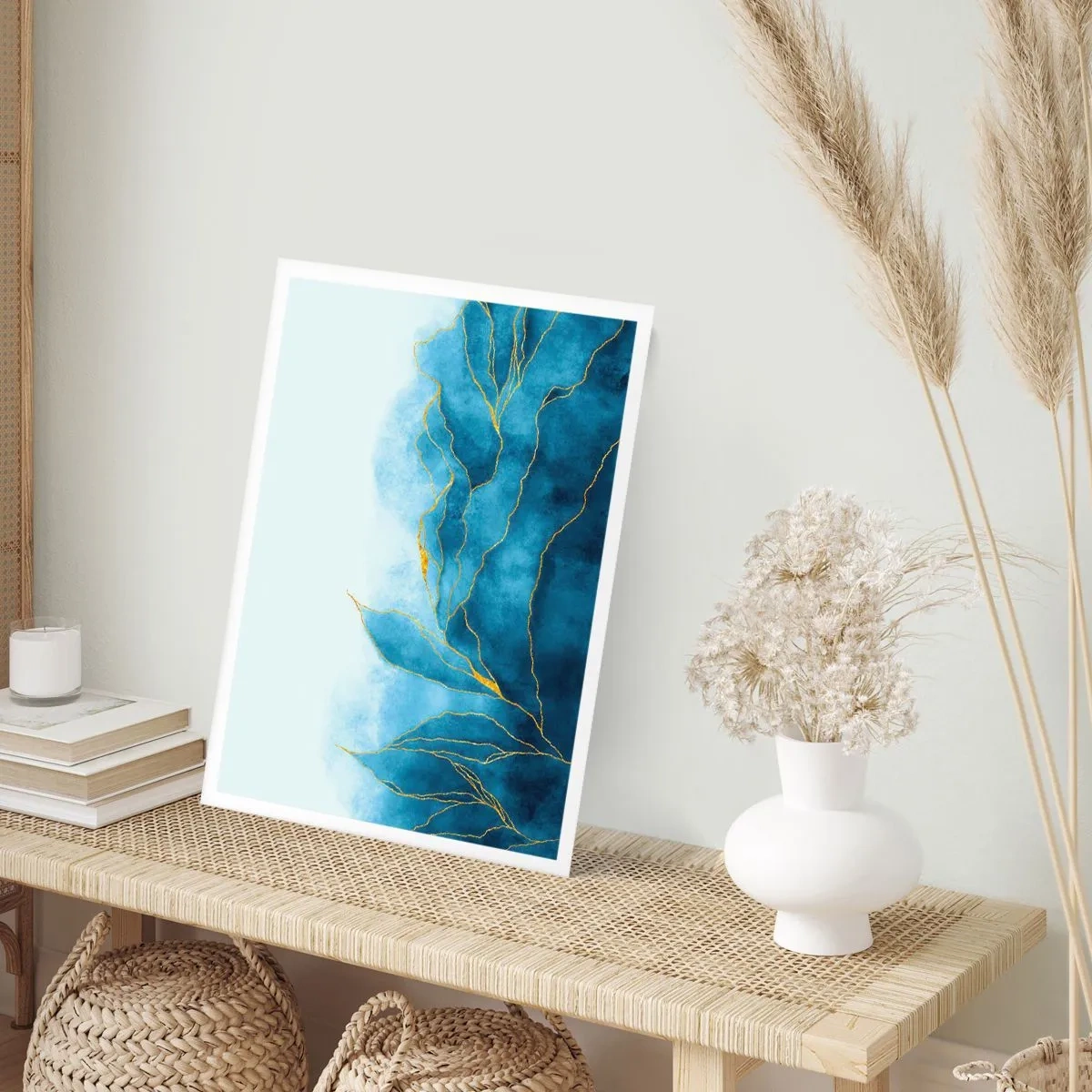 Póster - Una composición abstracta en tonos azules con líneas doradas. - 50x70cm - Oro y azul - Decoración de pared moderna para salón y dormitorio ARTTOR