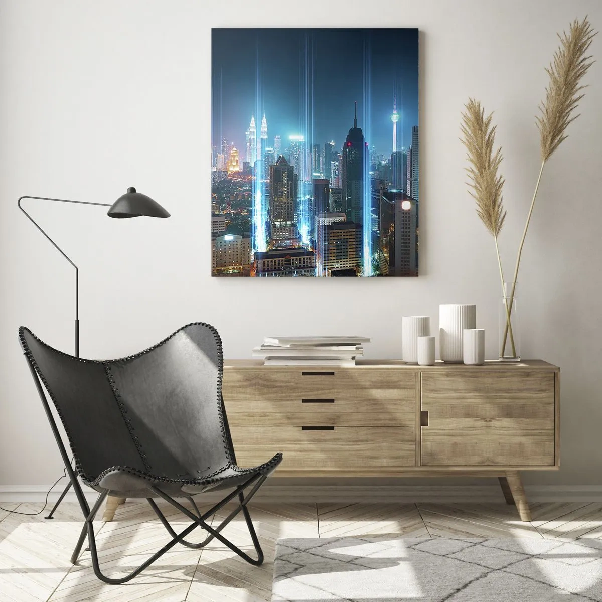 Cuadro sobre vidrio - Impresiones sobre Vidrio - Una ciudad nocturna con edificios altos y rayos de luz. - 50x70cm - De Berlín al cielo - Decoración de pared moderna para salón y dormitorio ARTTOR