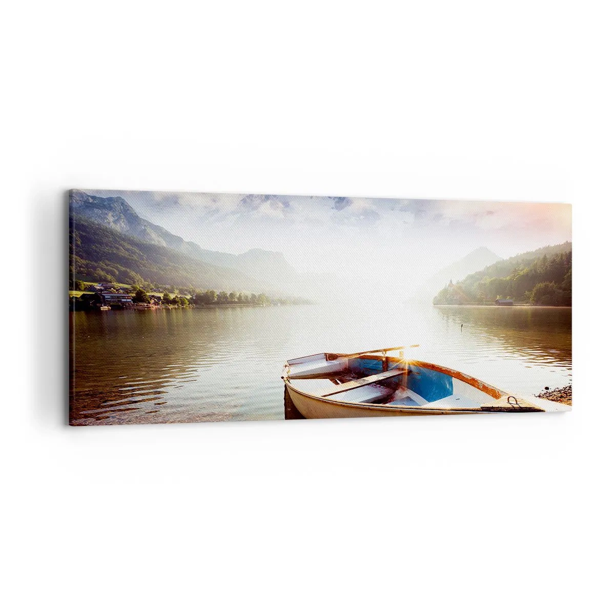 Cuadro sobre lienzo - Impresión de Imagen - Un barco en la orilla de un lago con vistas a las montañas por la mañana. - 120x50cm - Junto al agua clara - Decoración de pared moderna para salón y dormitorio ARTTOR
