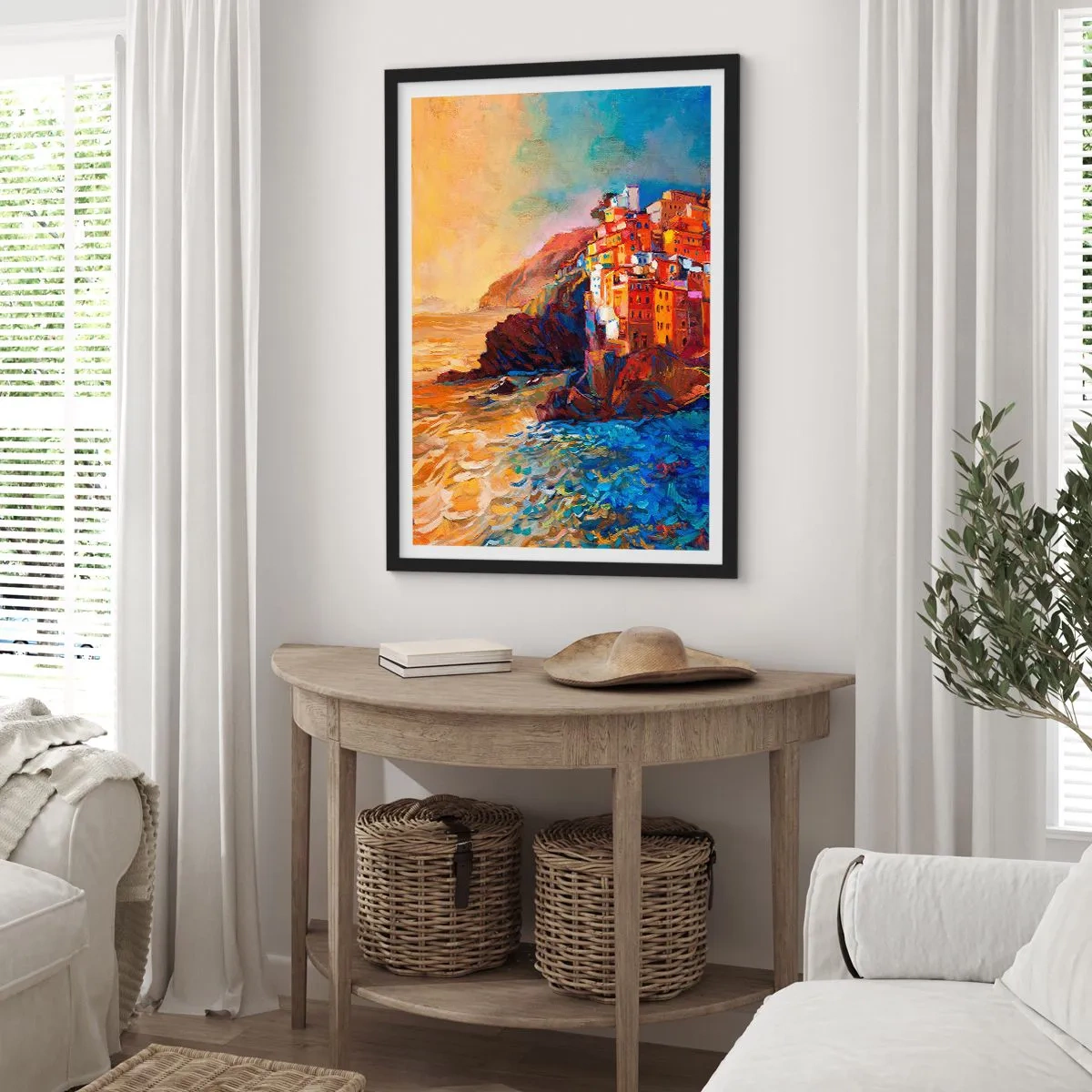 Póster en marco negro - Edificios coloridos con vistas al acantilado y al mar al atardecer - 50x70cm - Ambiente italiano - Decoración de pared moderna para salón y dormitorio ARTTOR