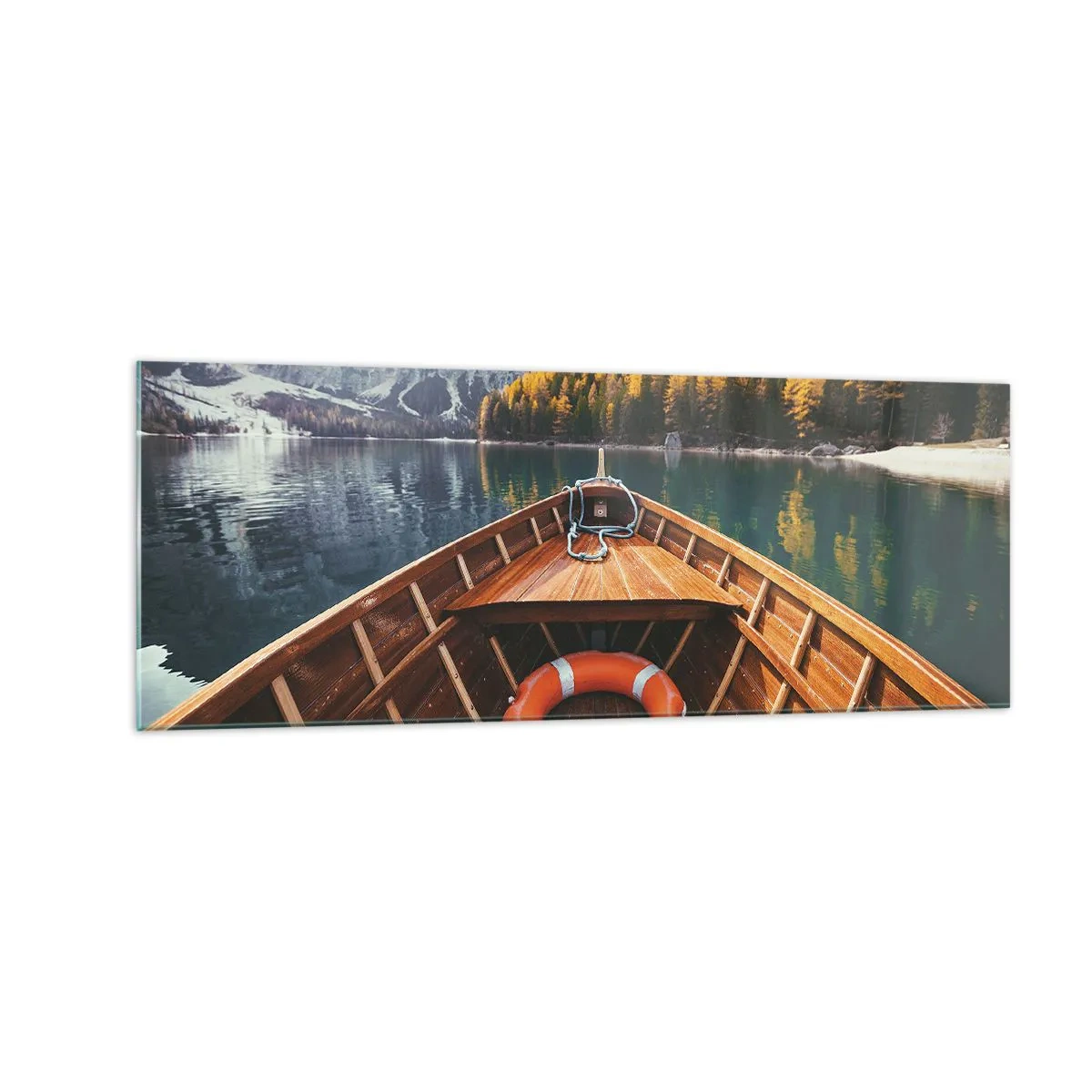 Cuadro sobre vidrio - Impresiones sobre Vidrio - Un barco de madera en un lago de montaña rodeado de bosque. - 140x50cm - Viaje a la montaña - Decoración de pared moderna para salón y dormitorio ARTTOR