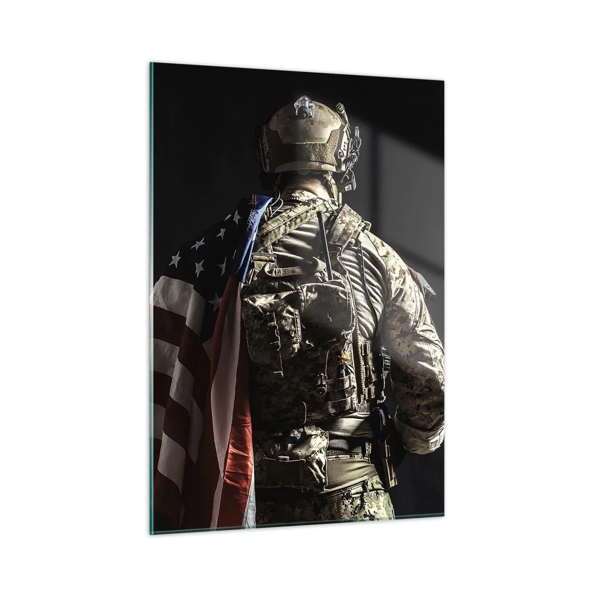 Cuadro sobre vidrio - Impresiones sobre Vidrio - Un soldado con una bandera estadounidense sobre un fondo oscuro. - 50x70cm - Por eso lucho - Decoración de pared moderna para salón y dormitorio ARTTOR