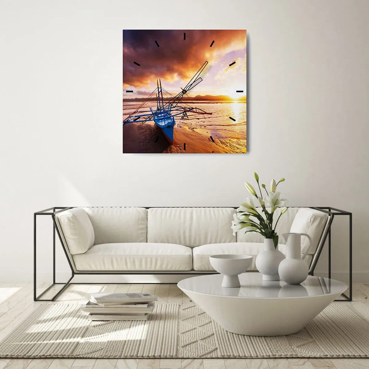Reloj de pared - Reloj de vidrio - Barco azul en la playa al atardecer - 30x30cm - Después de un largo día, relájate en la arena - Decoración de pared moderna para salón y dormitorio ARTTOR