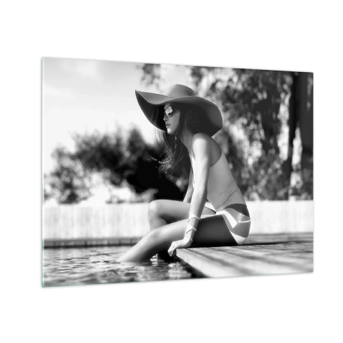 Cuadro sobre vidrio - Impresiones sobre Vidrio - Mujer con sombrero sentada junto a la piscina en blanco y negro - 70x50cm - Un sueño de verano - Decoración de pared moderna para salón y dormitorio ARTTOR