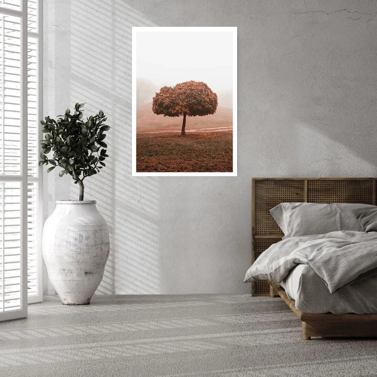 Póster - Un árbol solitario en la niebla otoñal. - 50x70cm - Después de un verano ajetreado - Decoración de pared moderna para salón y dormitorio ARTTOR