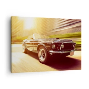 Cuadro sobre lienzo - Impresión de Imagen - Un coche clásico en movimiento con un telón de fondo urbano. - 70x50cm - 1967 - El retorno de una leyenda - Decoración de pared moderna para salón y dormitorio ARTTOR